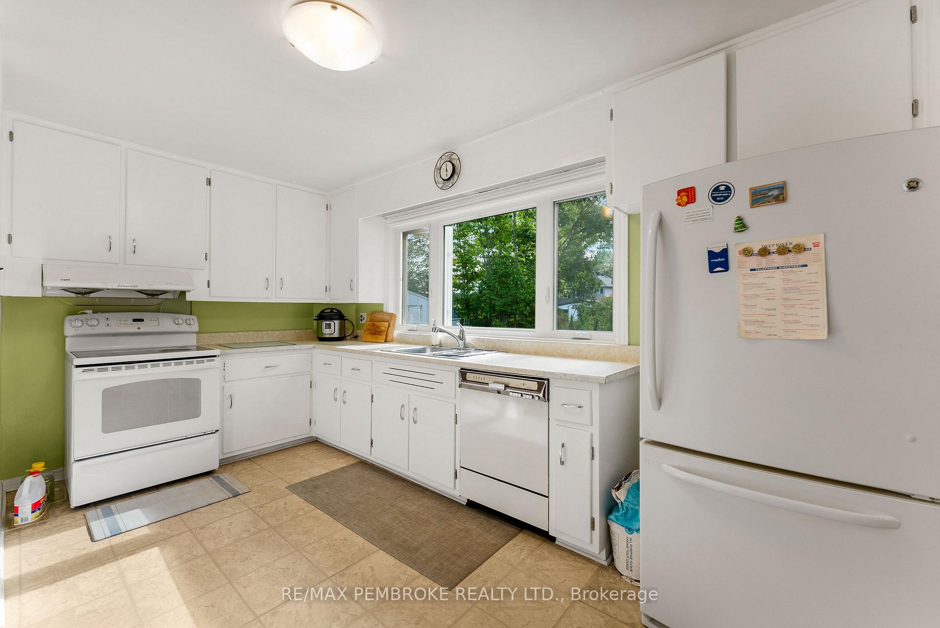 Photo 19 of 11 Frontenac Crescent, Deep River — HOMEH