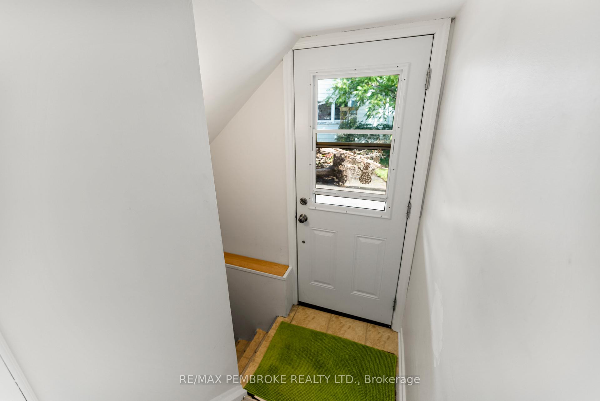 Photo 29 of 11 Frontenac Crescent, Deep River — HOMEH