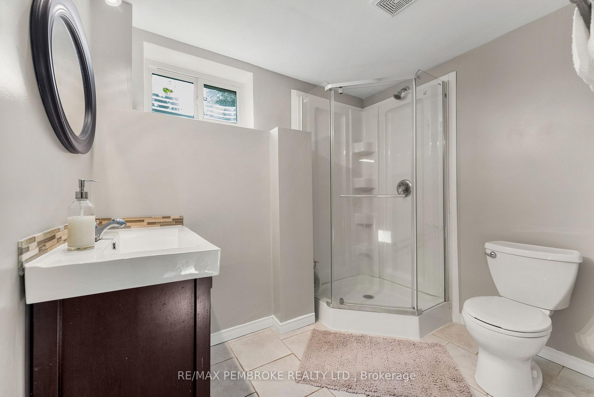 Photo 38 of 11 Frontenac Crescent, Deep River — HOMEH