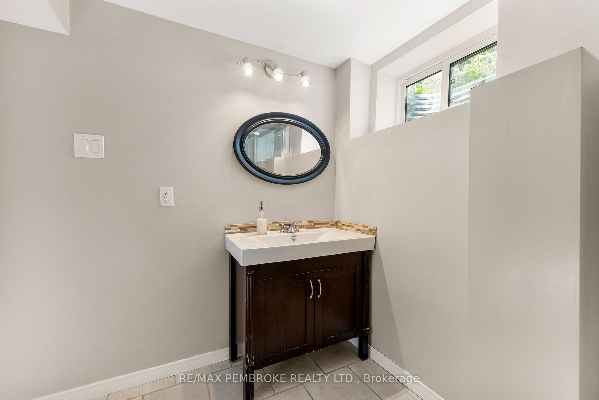 Photo 35 of 11 Frontenac Crescent, Deep River — HOMEH