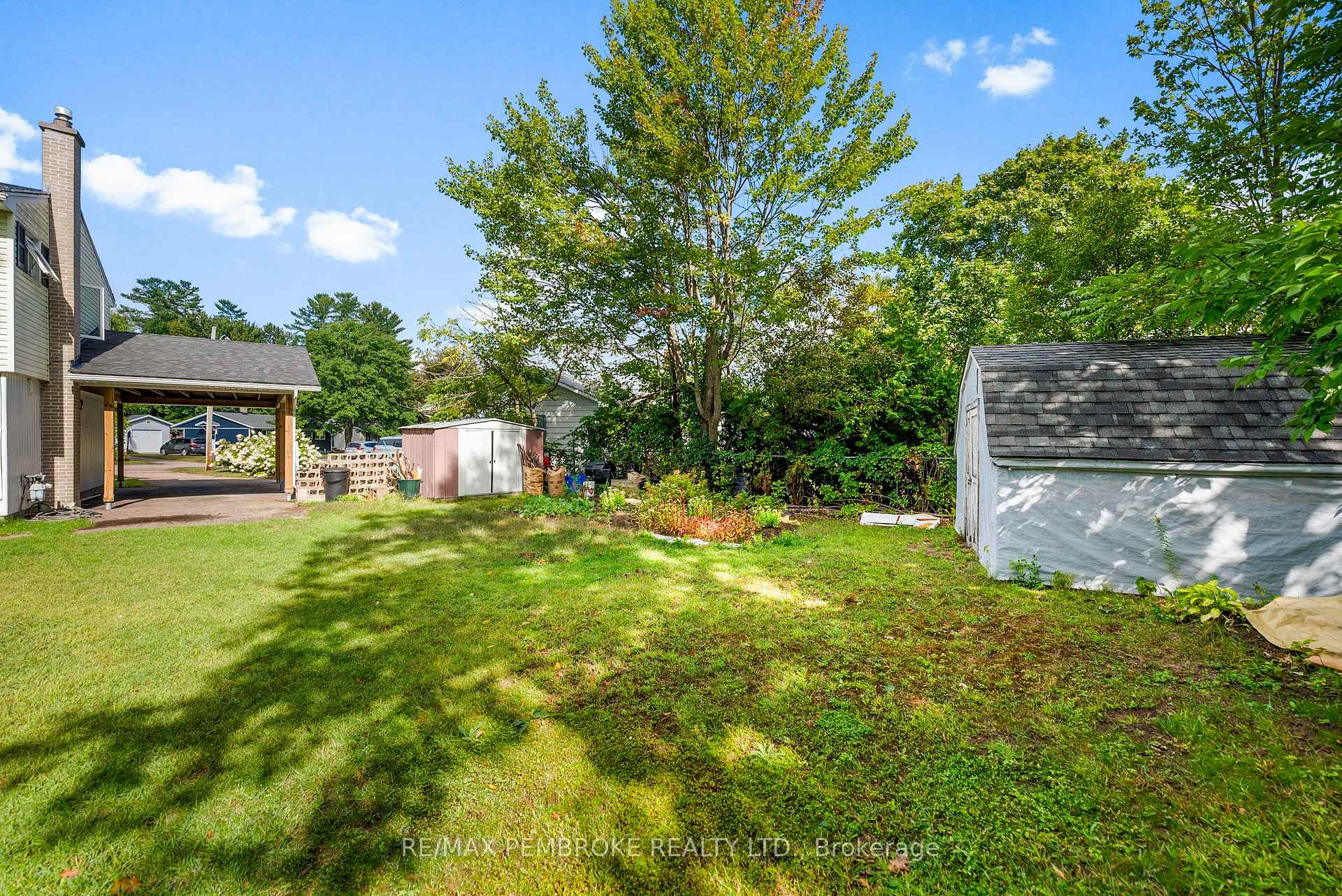 Photo 42 of 11 Frontenac Crescent, Deep River — HOMEH