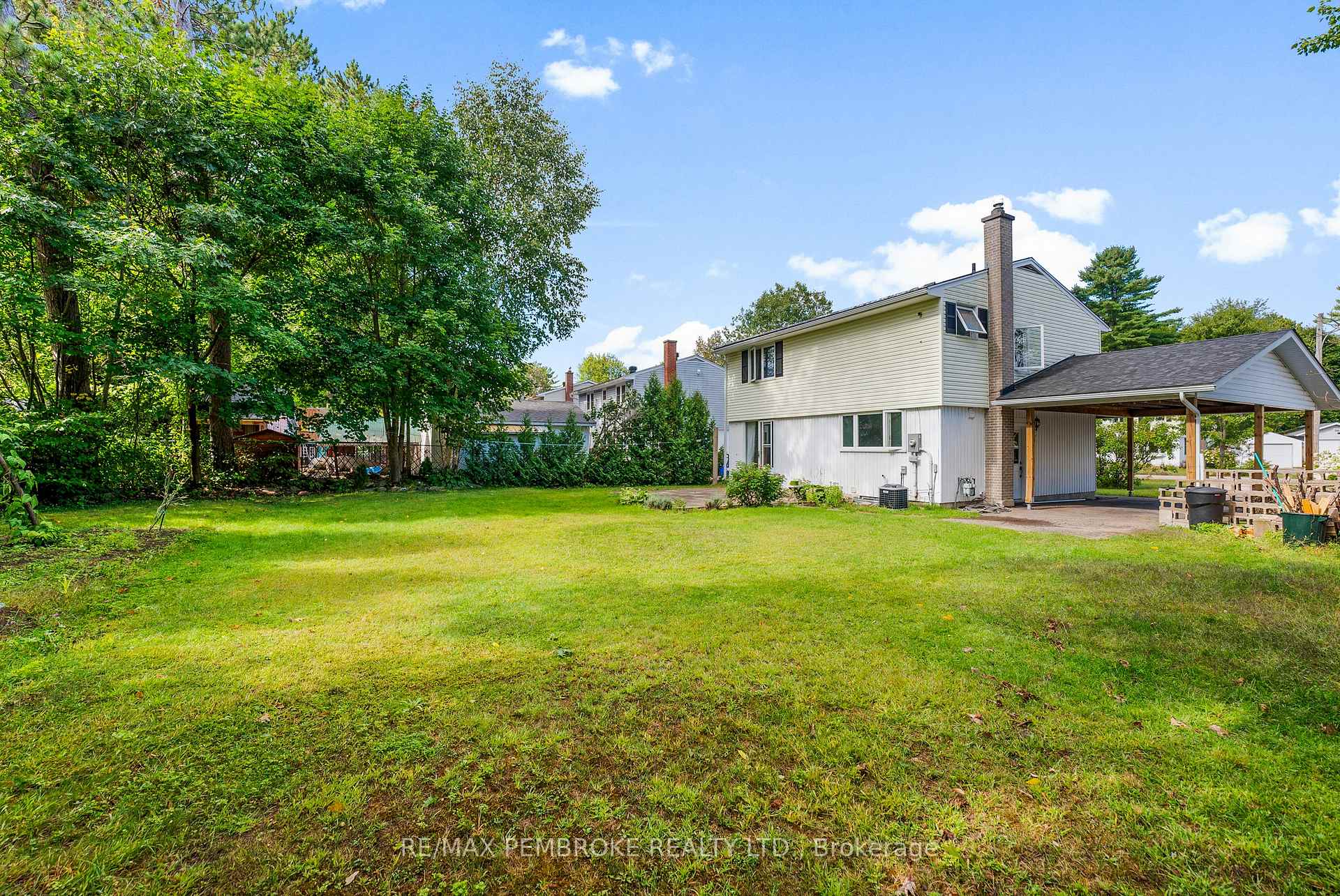Photo 43 of 11 Frontenac Crescent, Deep River — HOMEH