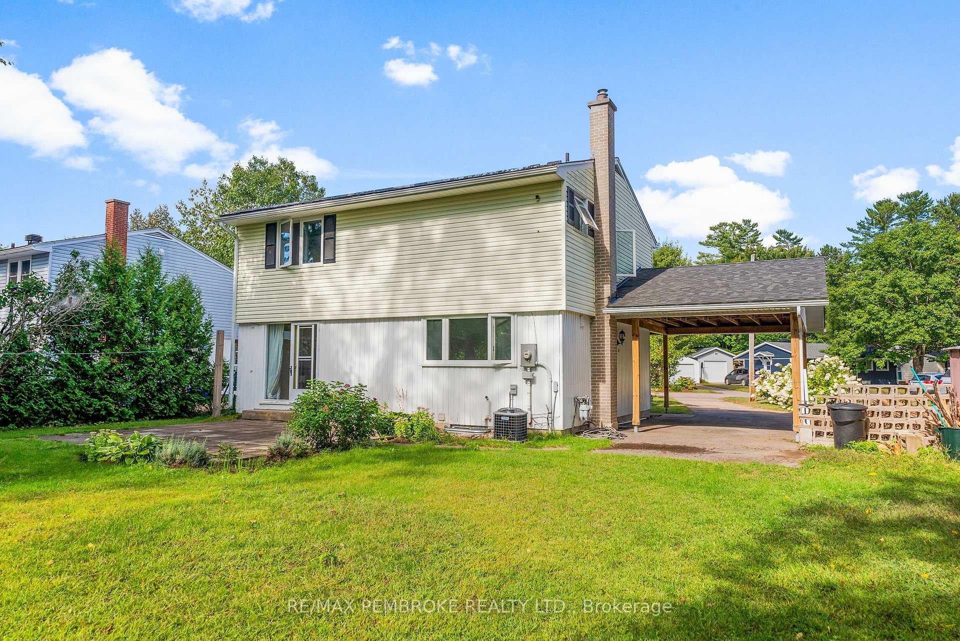 Photo 49 of 11 Frontenac Crescent, Deep River — HOMEH