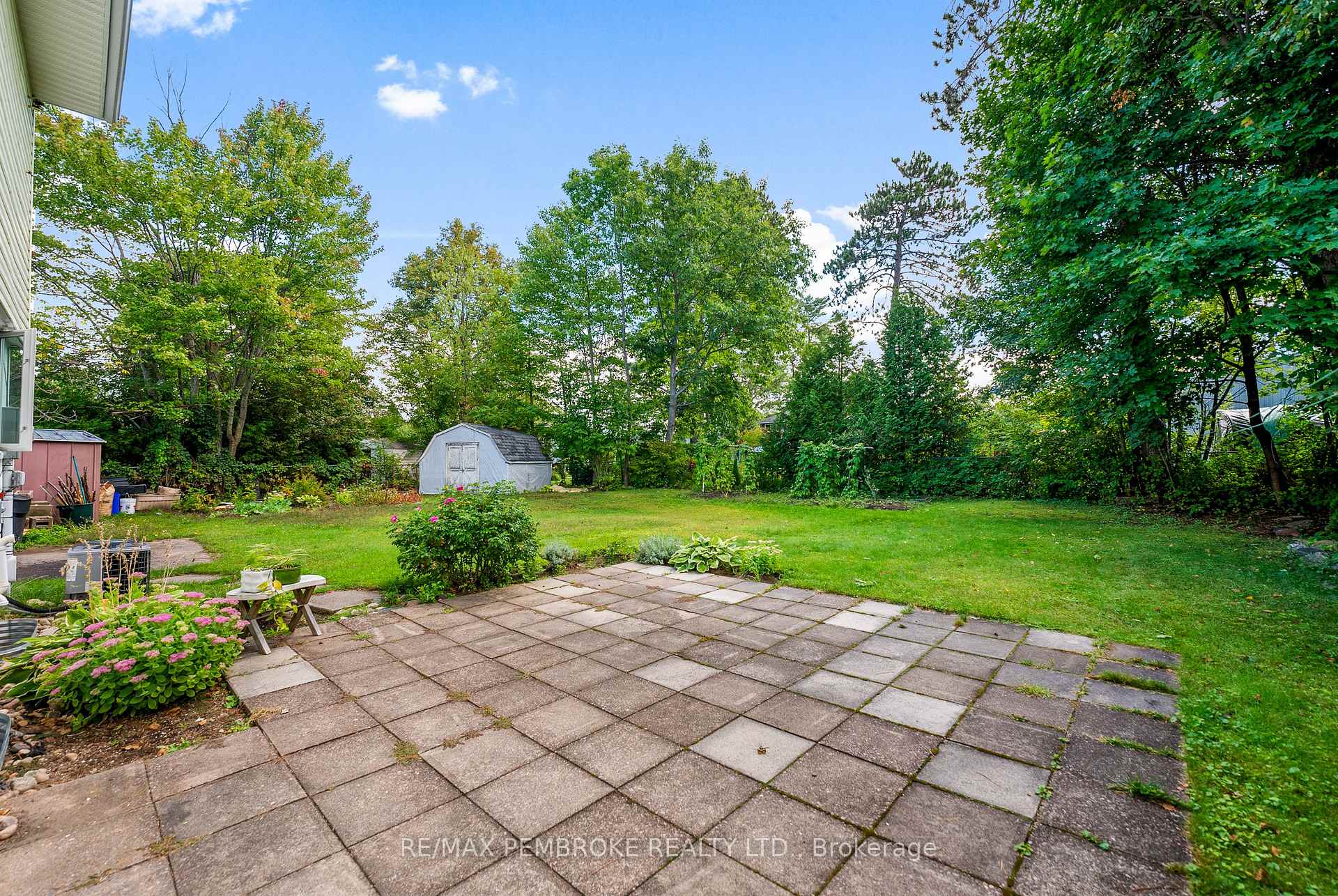 Photo 48 of 11 Frontenac Crescent, Deep River — HOMEH