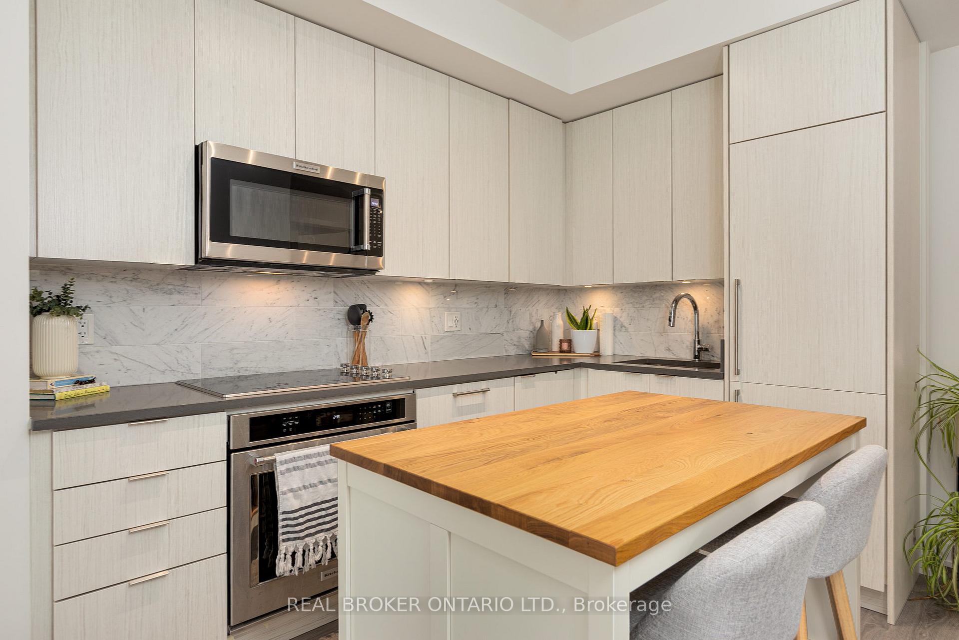 Photo 3 of Unit 1513, 38 Iannuzzi Street, Toronto, Niagara — HOMEH