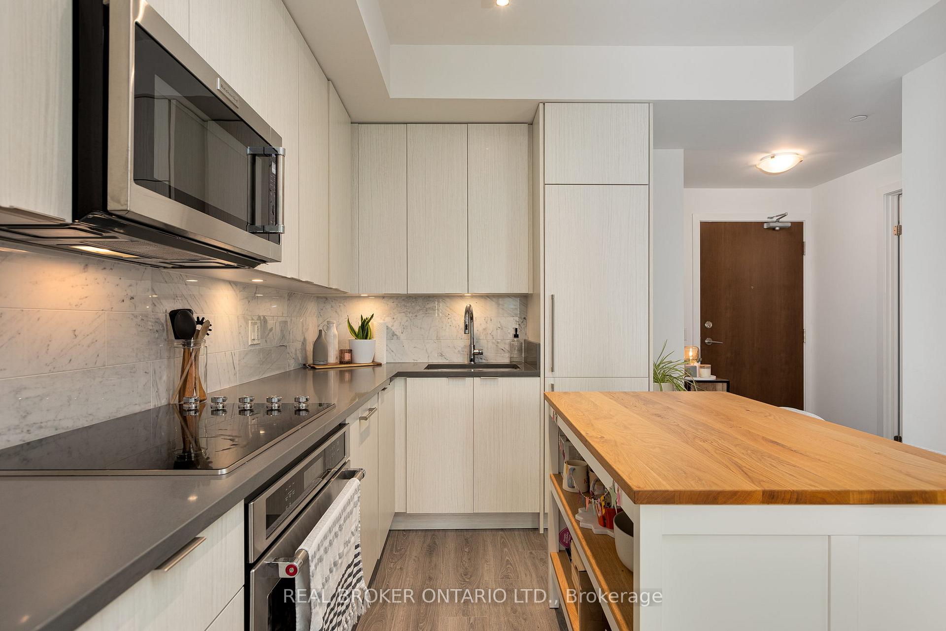 Photo 4 of Unit 1513, 38 Iannuzzi Street, Toronto, Niagara — HOMEH