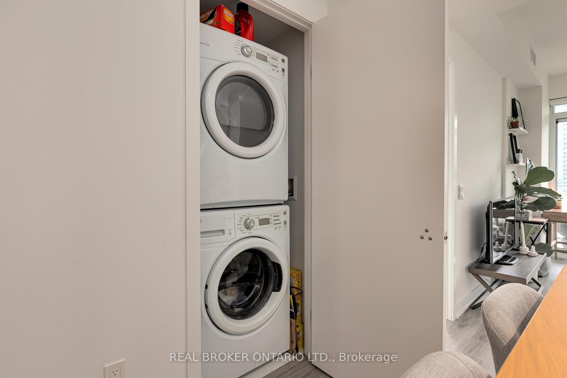 Photo 5 of Unit 1513, 38 Iannuzzi Street, Toronto, Niagara — HOMEH