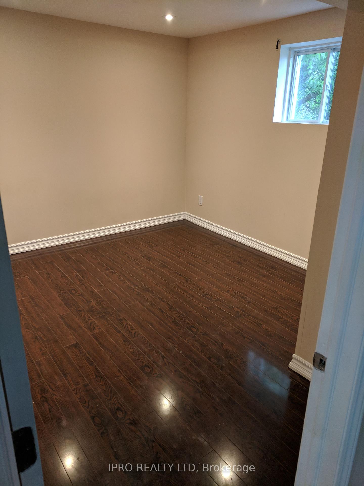 Photo 7 of Unit Bsmt, 32 Brookdale Crescent, Brampton, Avondale — HOMEH
