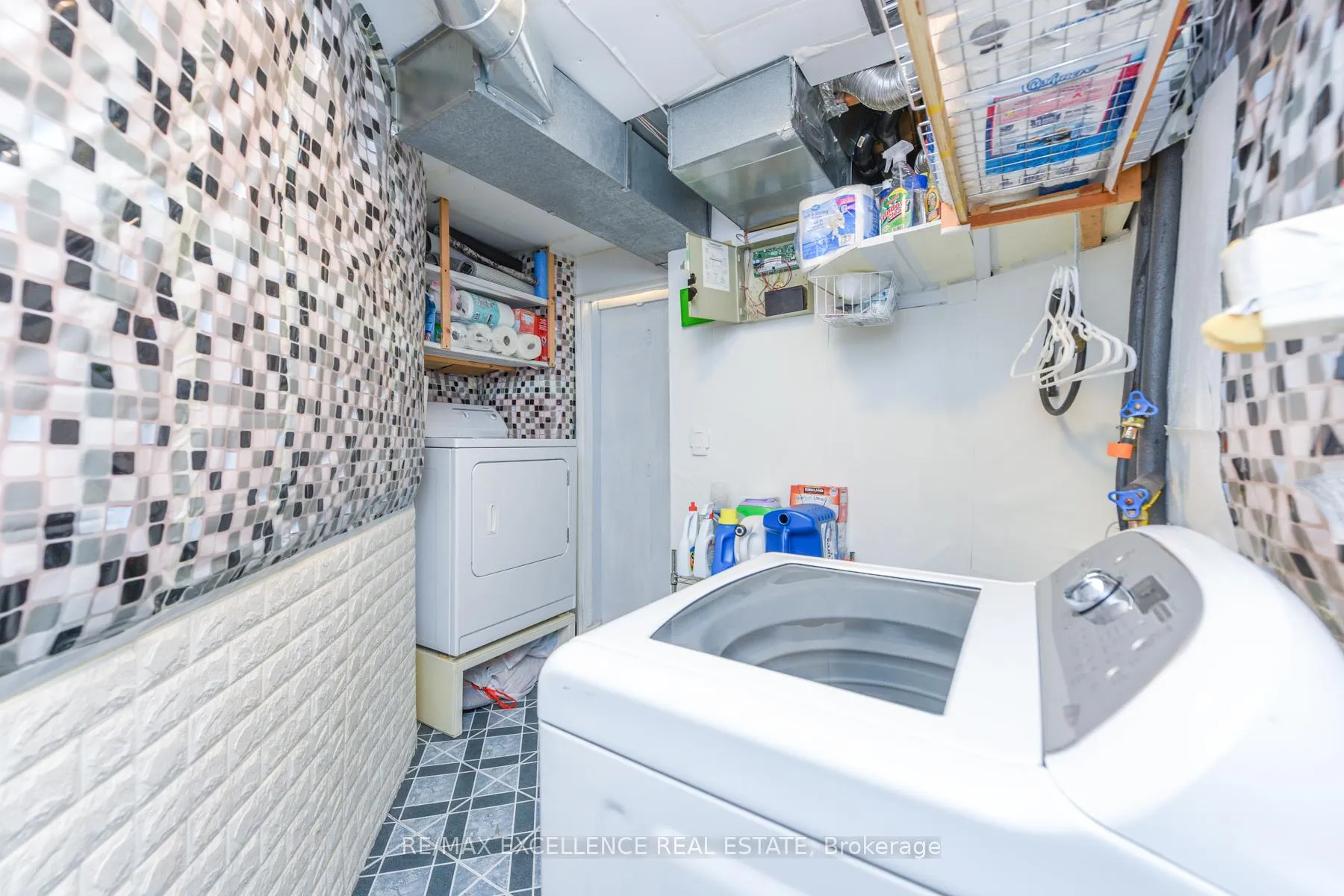 Photo 36 of 11 Arthurs Crescent, Brampton, Fletcher's West — HOMEH