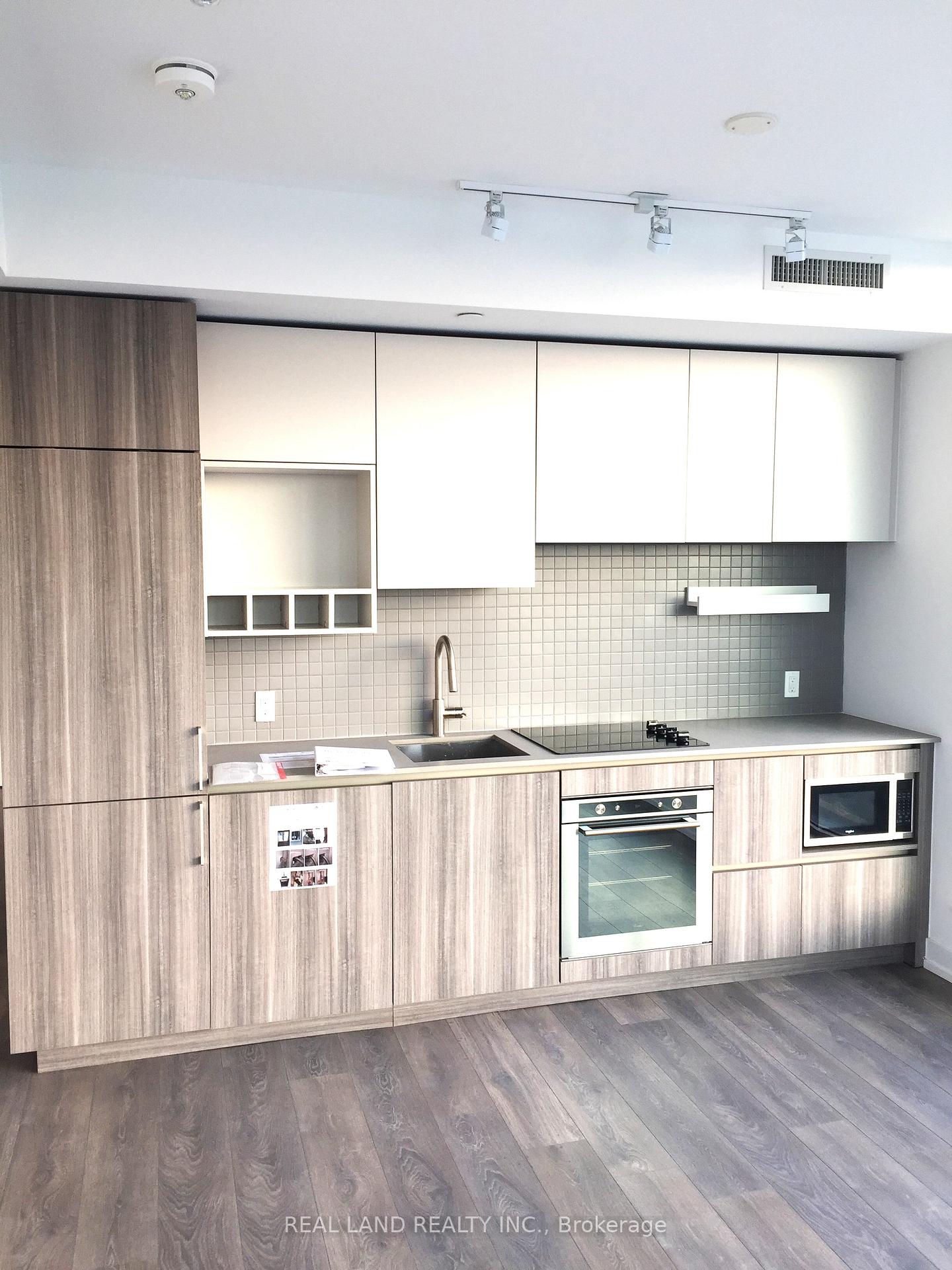 Photo 4 of Unit 705, 898 Portage Parkway, Vaughan, Vaughan Corporate Centre — HOMEH