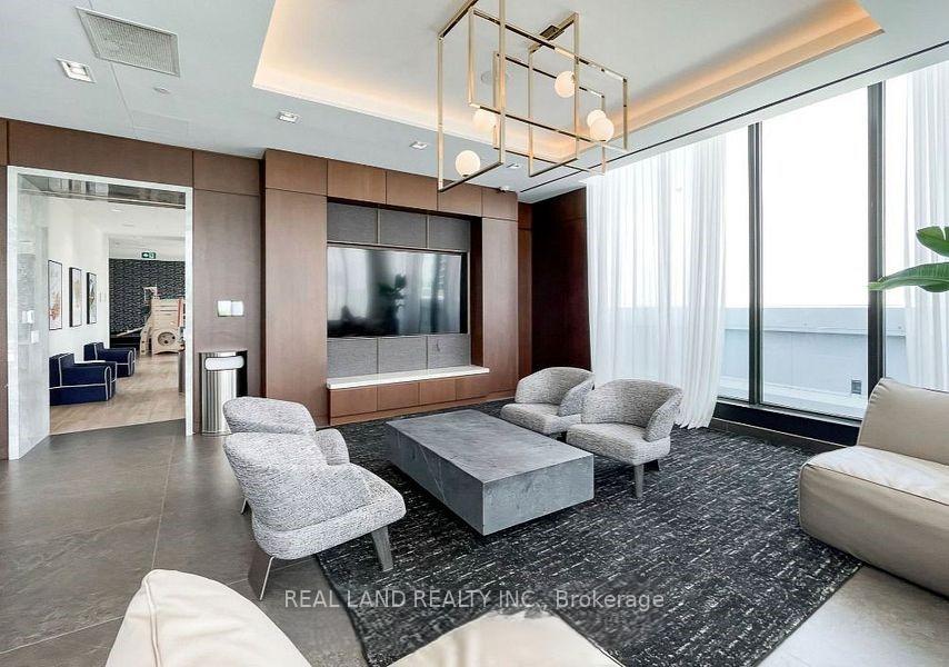 Photo 10 of Unit 705, 898 Portage Parkway, Vaughan, Vaughan Corporate Centre — HOMEH