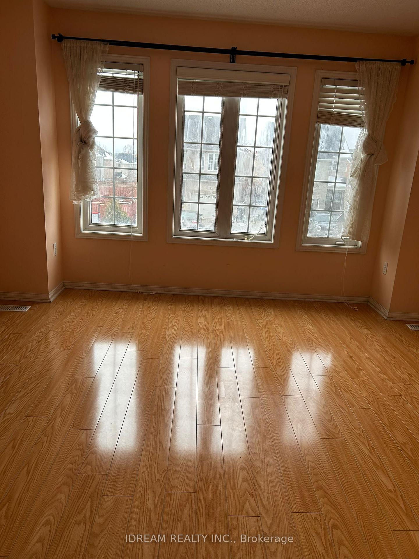 Photo 1 of Unit Room, 76 Rollingwood Drive, Brampton, Fletcher's Creek South — HOMEH