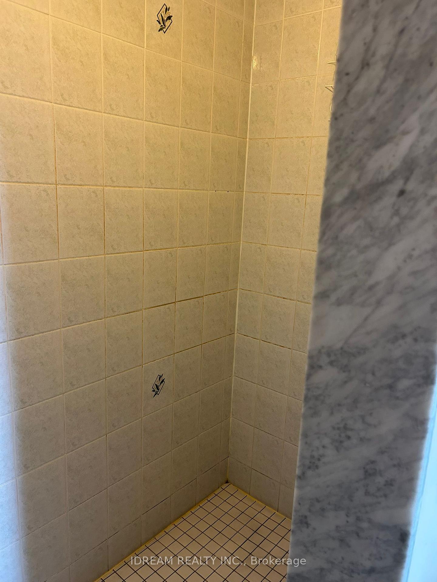 Photo 3 of Unit Room, 76 Rollingwood Drive, Brampton, Fletcher's Creek South — HOMEH