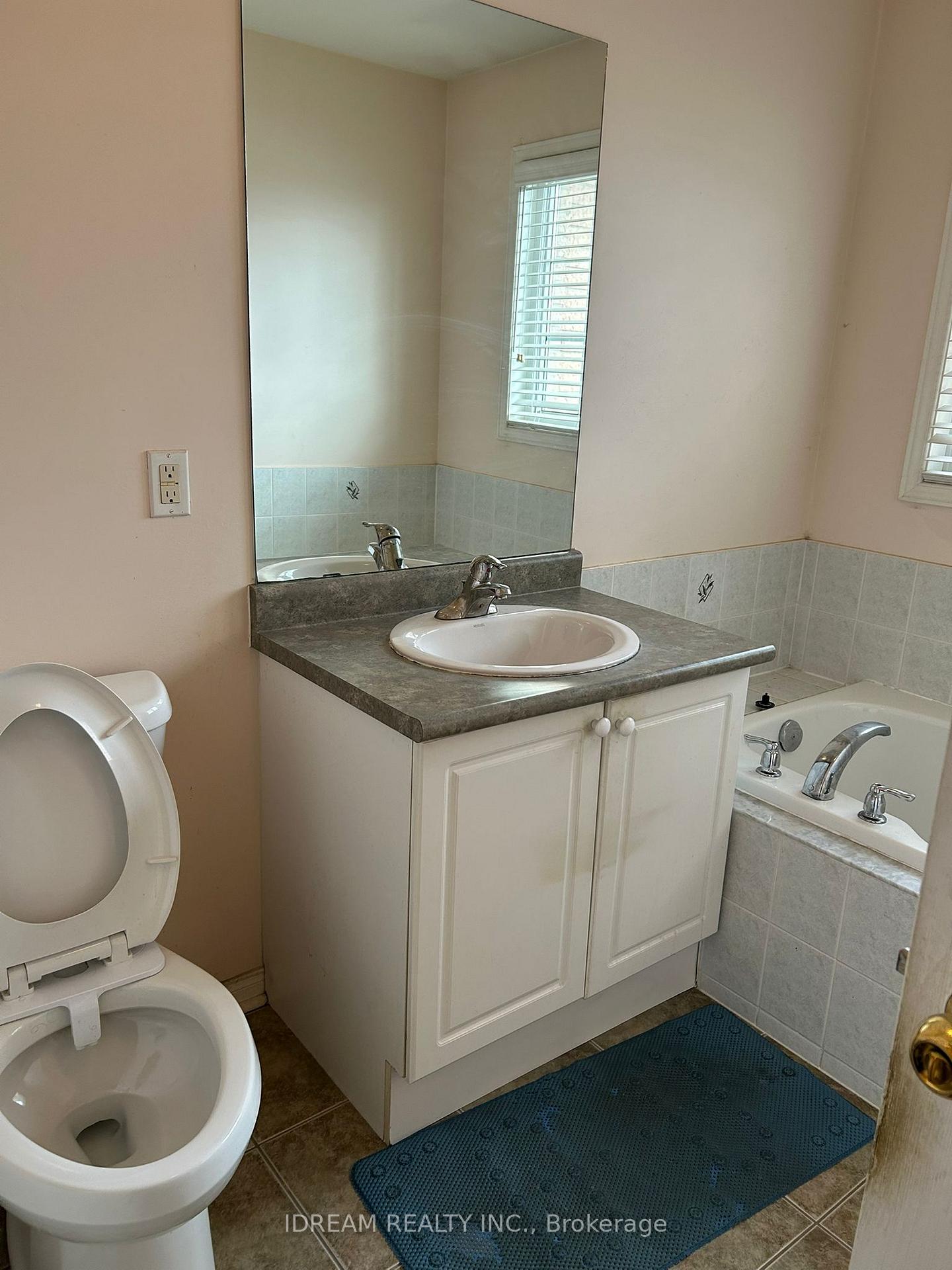 Photo 8 of Unit Room, 76 Rollingwood Drive, Brampton, Fletcher's Creek South — HOMEH
