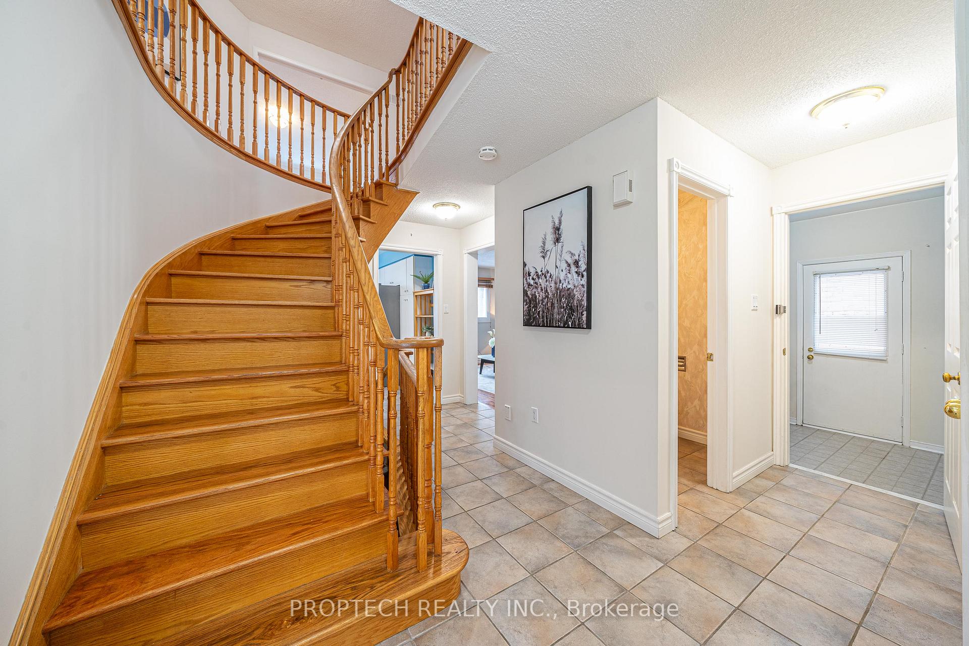 Photo 4 of 119 Kemano Road, Aurora, Aurora Heights — HOMEH