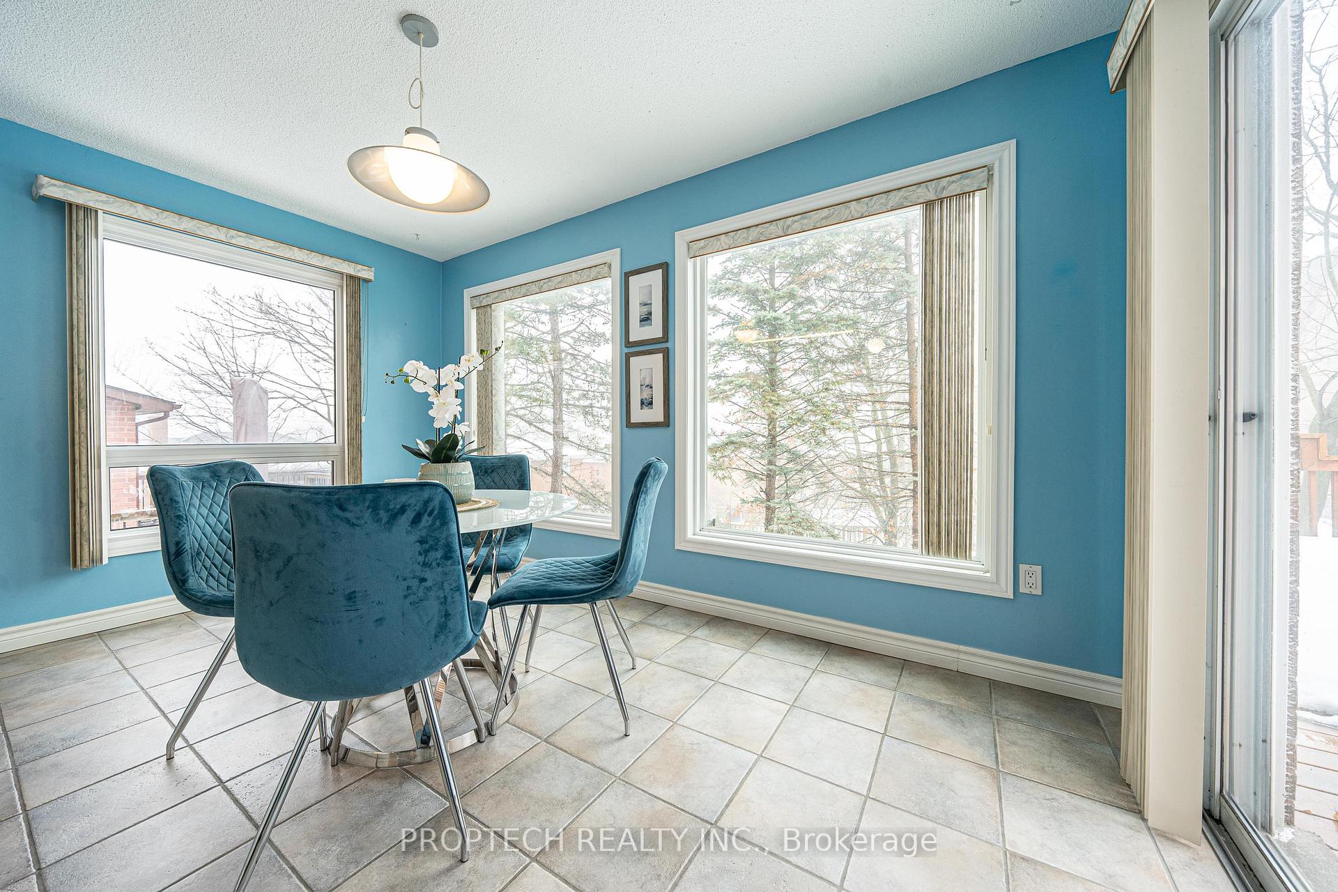 Photo 14 of 119 Kemano Road, Aurora, Aurora Heights — HOMEH
