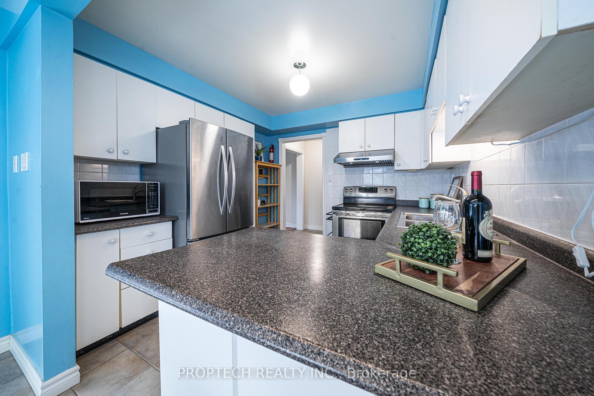 Photo 17 of 119 Kemano Road, Aurora, Aurora Heights — HOMEH