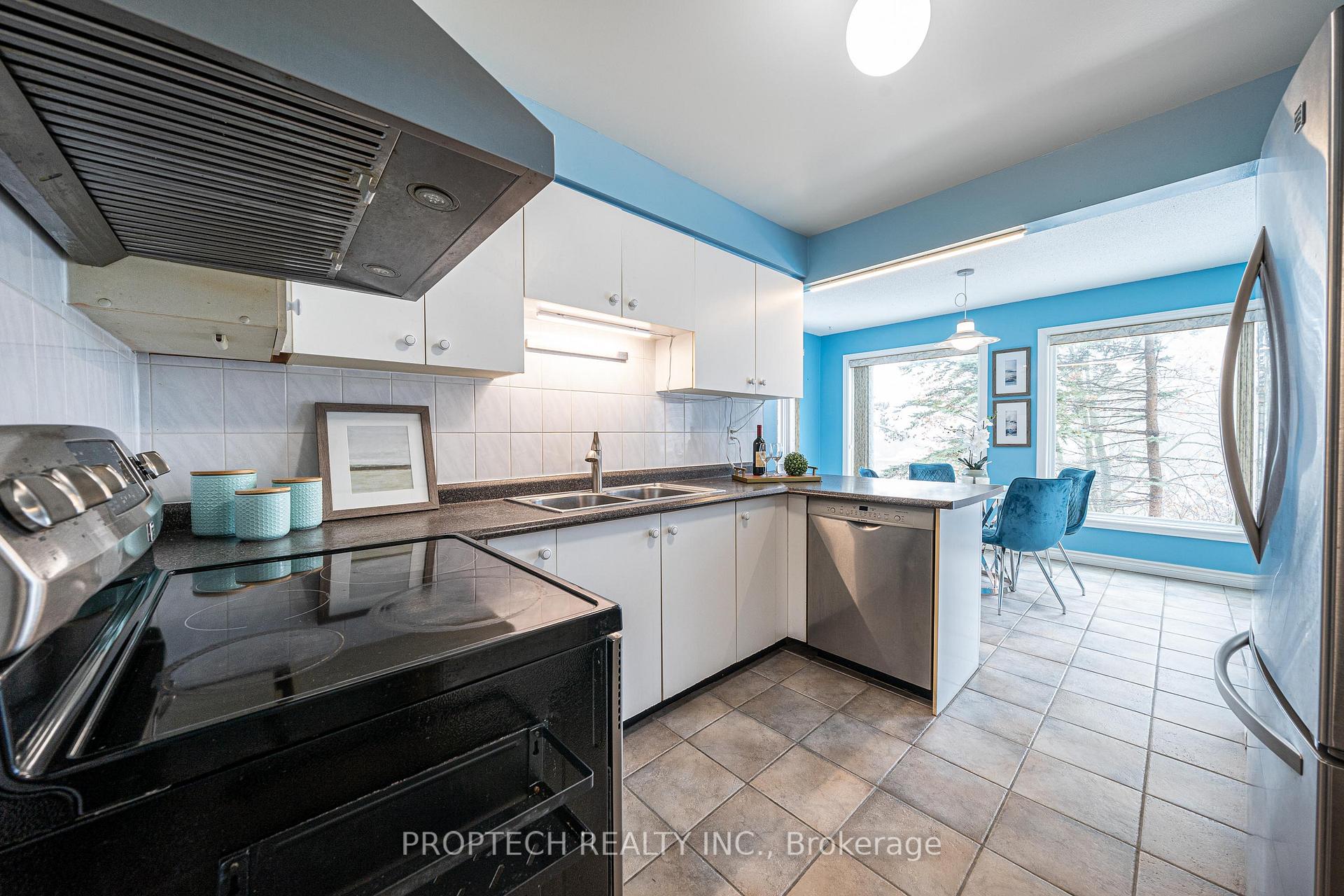 Photo 18 of 119 Kemano Road, Aurora, Aurora Heights — HOMEH