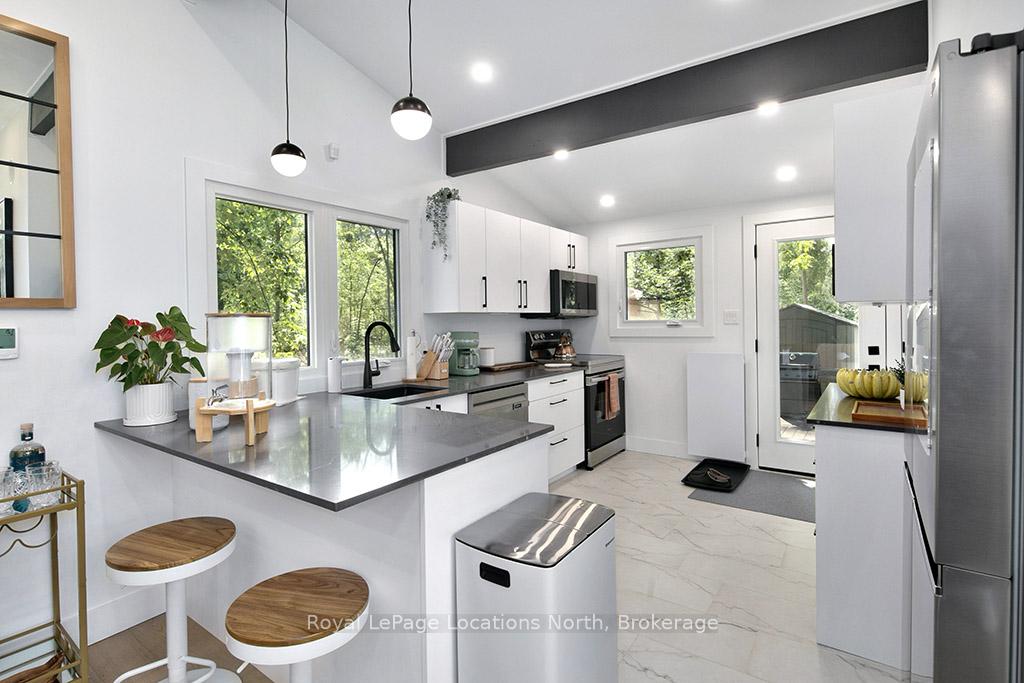 Photo 12 of 135 Longpoint Road, Collingwood — HOMEH