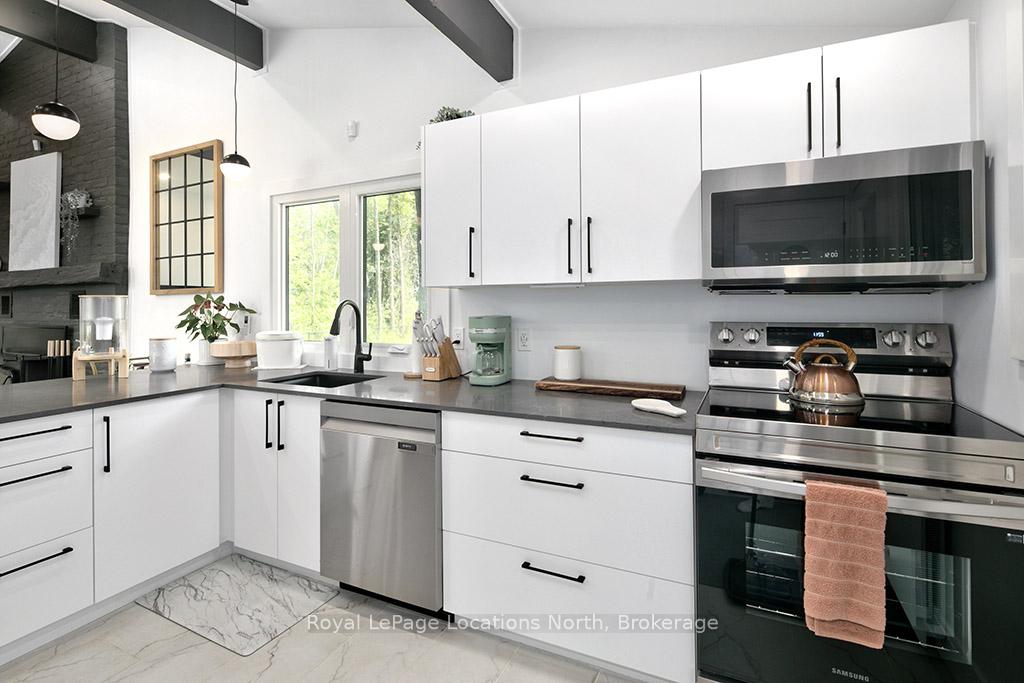 Photo 14 of 135 Longpoint Road, Collingwood — HOMEH