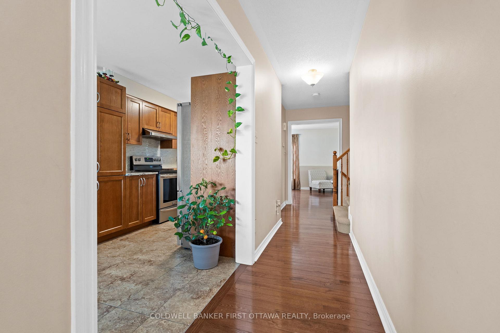 Photo 4 of 3627 Cambrian Road, Ottawa, Barrhaven - Half Moon Bay — HOMEH