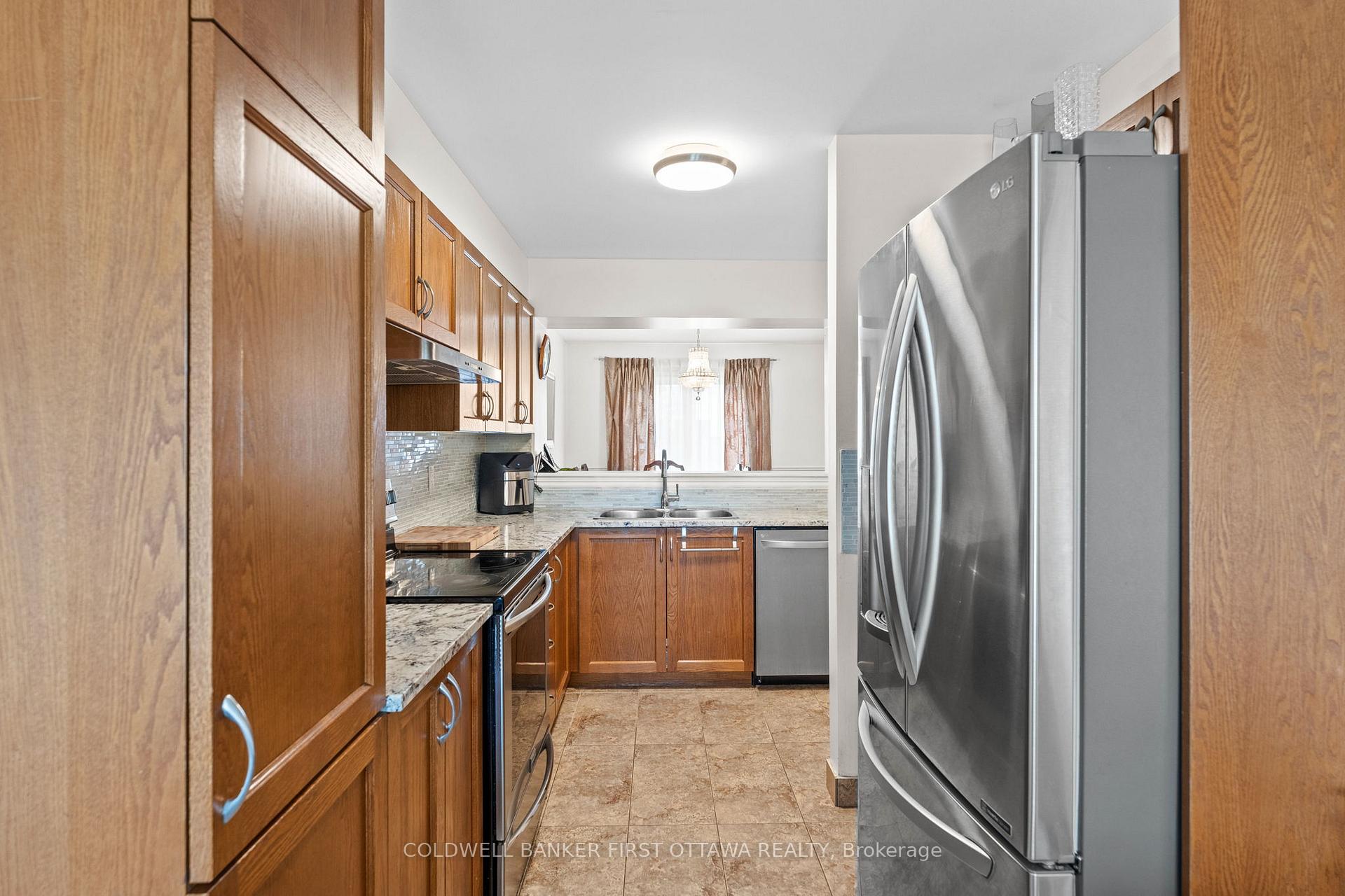 Photo 7 of 3627 Cambrian Road, Ottawa, Barrhaven - Half Moon Bay — HOMEH