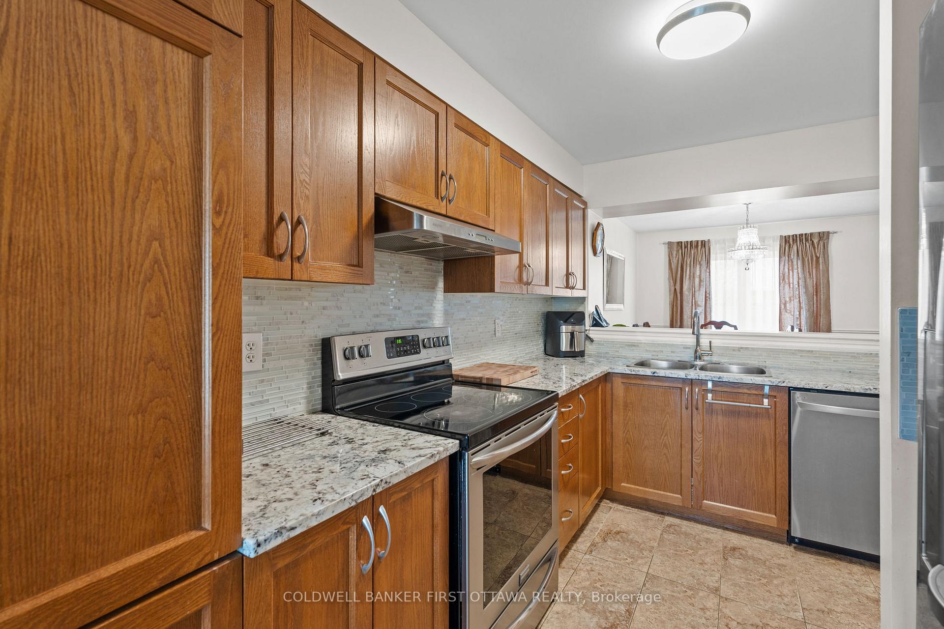 Photo 6 of 3627 Cambrian Road, Ottawa, Barrhaven - Half Moon Bay — HOMEH