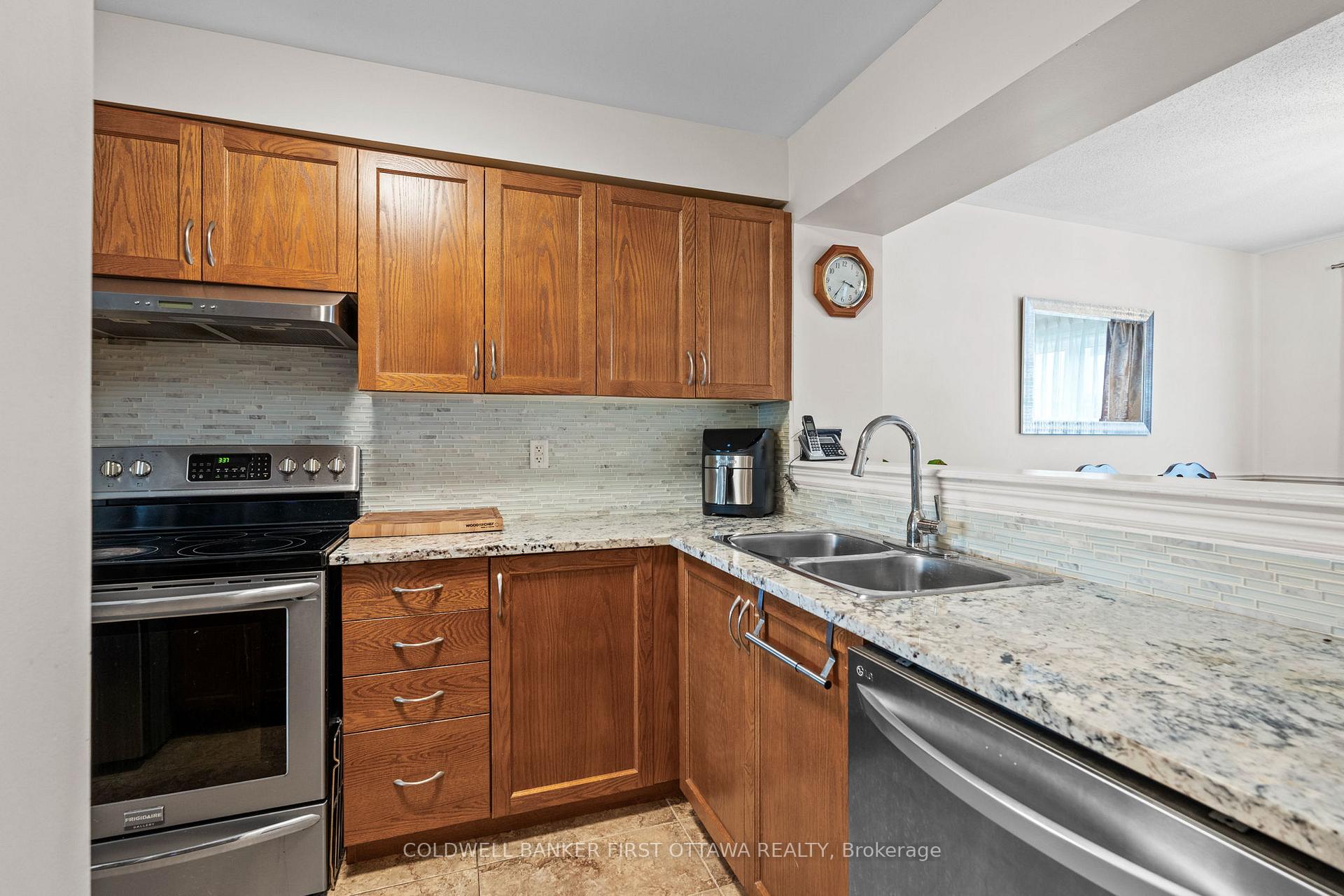 Photo 9 of 3627 Cambrian Road, Ottawa, Barrhaven - Half Moon Bay — HOMEH