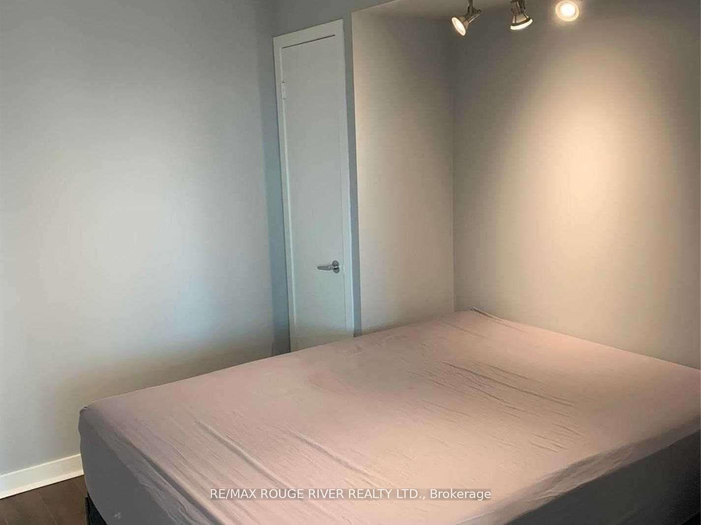 Photo 5 of Unit 809, 381 Front Street W, Toronto, Waterfront Communities — HOMEH