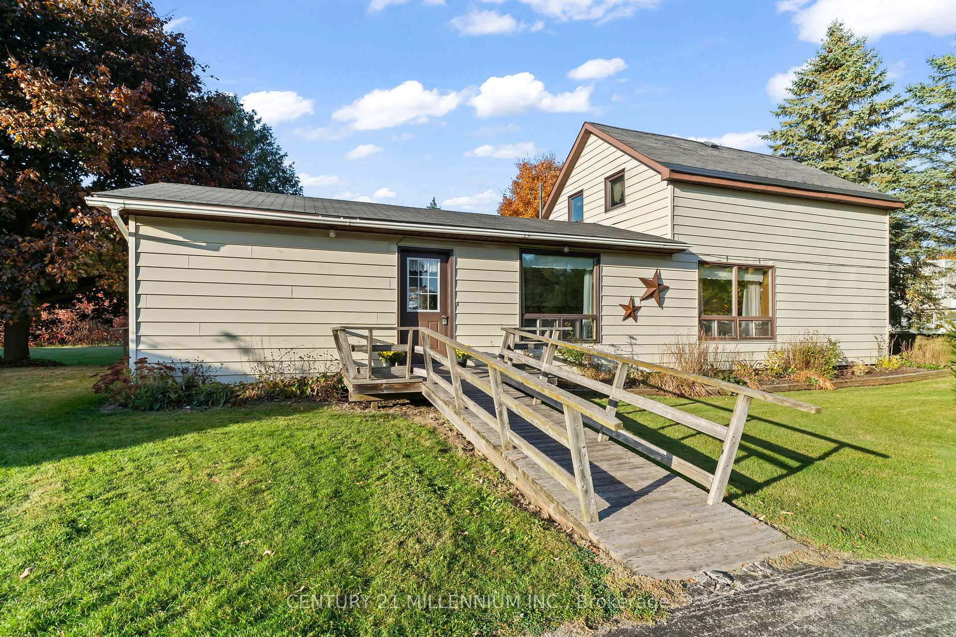 Front of 14338 Bruce Road 10