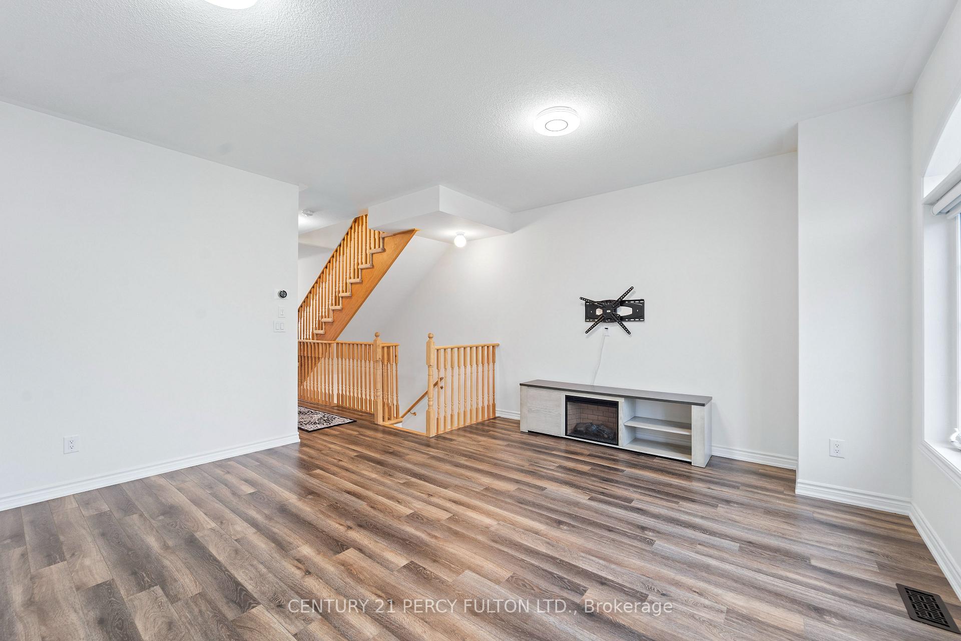 Photo 9 of 71 Honey Crisp Lane, Clarington, Bowmanville — HOMEH