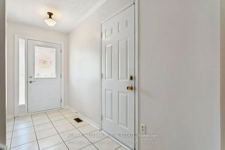 Photo 12 of 95 Woodhaven Drive, Brampton, Fletcher's Meadow — HOMEH