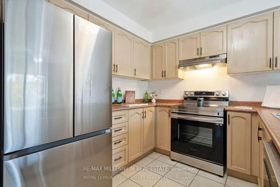 Photo 21 of 95 Woodhaven Drive, Brampton, Fletcher's Meadow — HOMEH