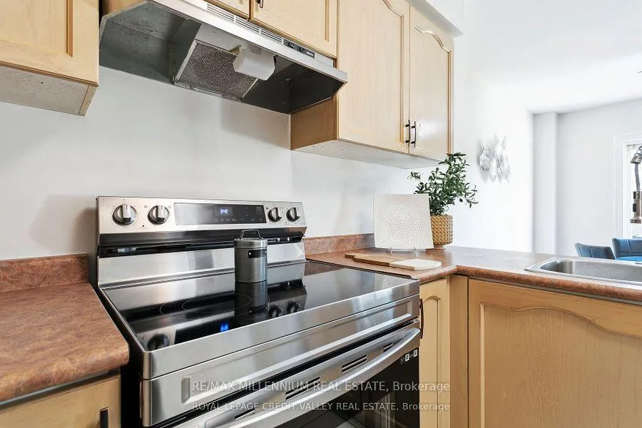 Photo 23 of 95 Woodhaven Drive, Brampton, Fletcher's Meadow — HOMEH