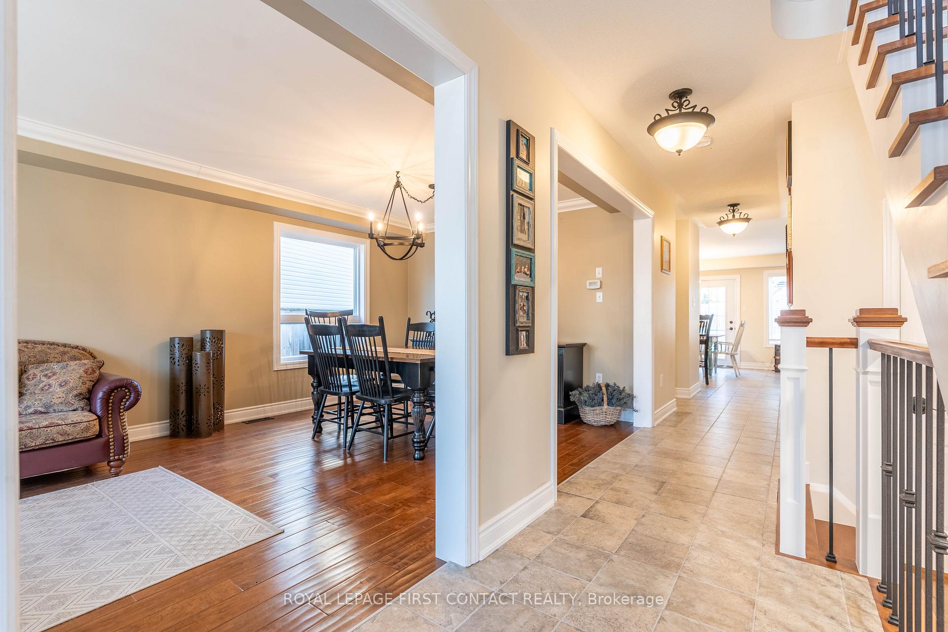 Photo 3 of 7 Counsellor Terrace, Barrie, Innis-Shore — HOMEH
