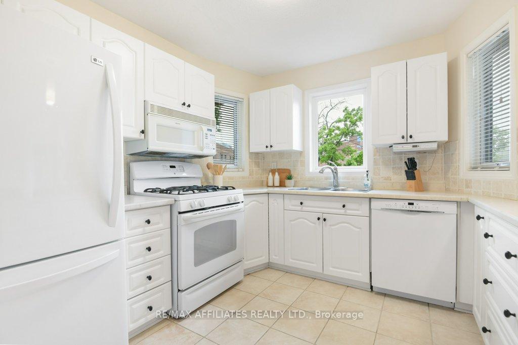 Photo 12 of 16 North Ridge Manor, Carleton Place — HOMEH