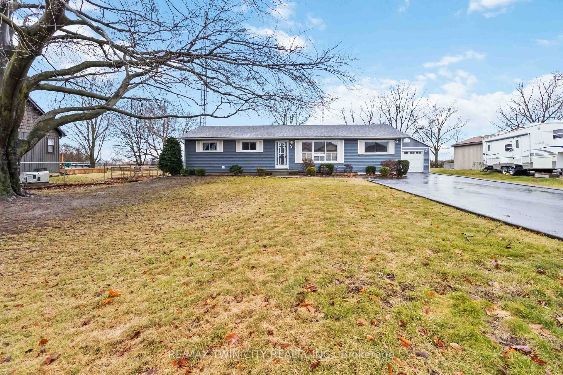 Photo 3 of 631 Mount Pleasant Road, Brant, Brantford Twp — HOMEH