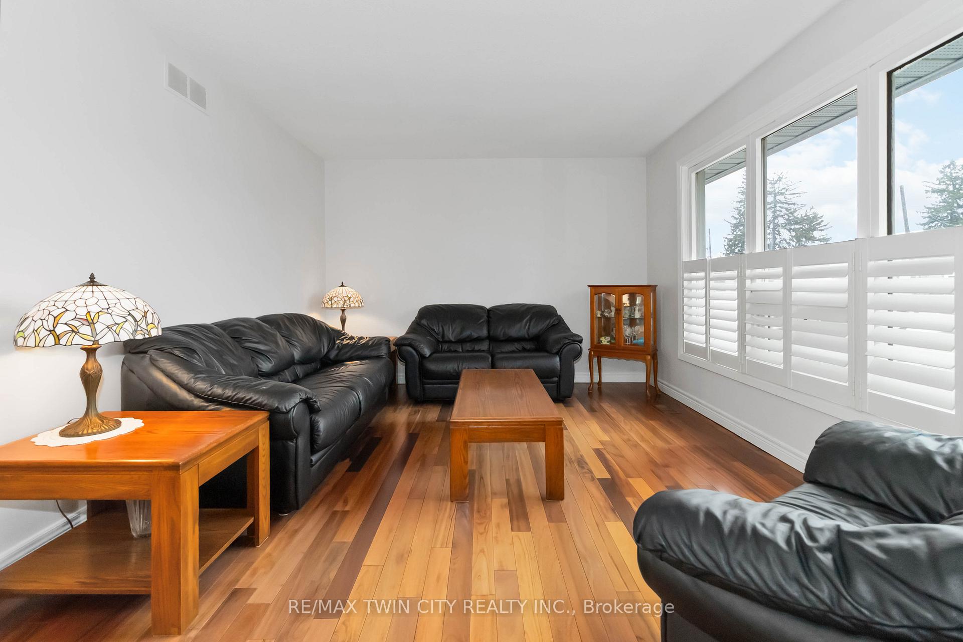 Photo 5 of 631 Mount Pleasant Road, Brant, Brantford Twp — HOMEH