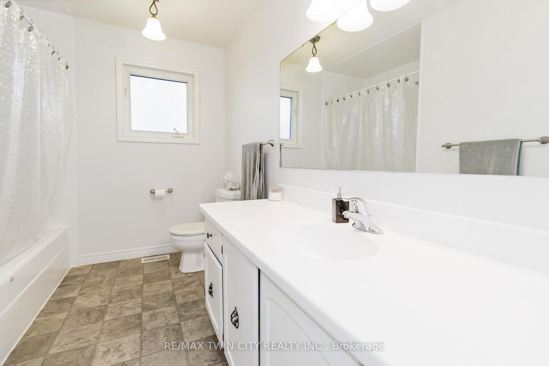 Photo 19 of 631 Mount Pleasant Road, Brant, Brantford Twp — HOMEH