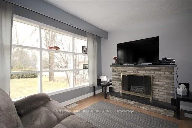 Photo 3 of 48 Alice Avenue, Georgina, Keswick North — HOMEH