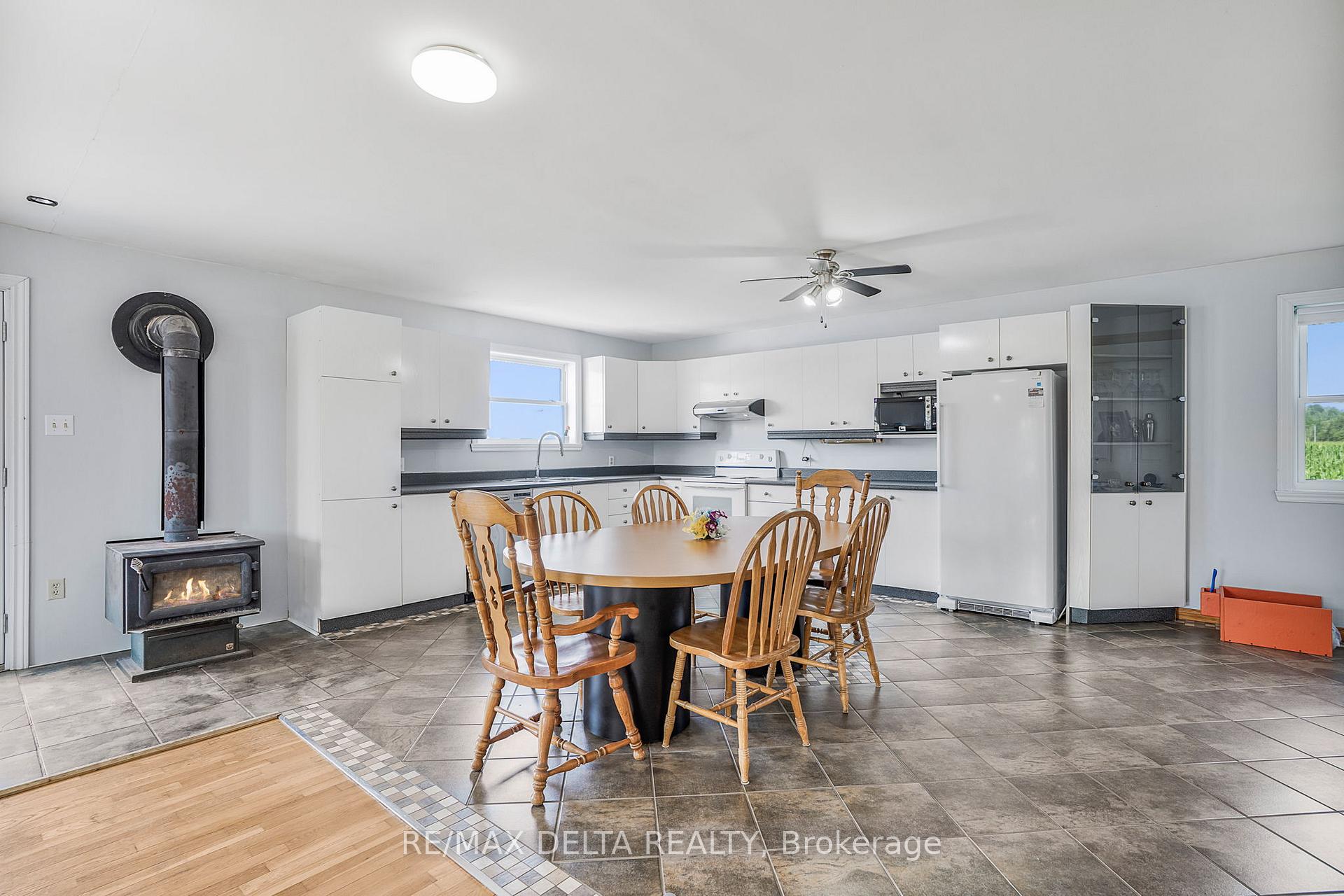 Photo 11 of 1554 Nixon Road, Champlain, Champlain Twp — HOMEH