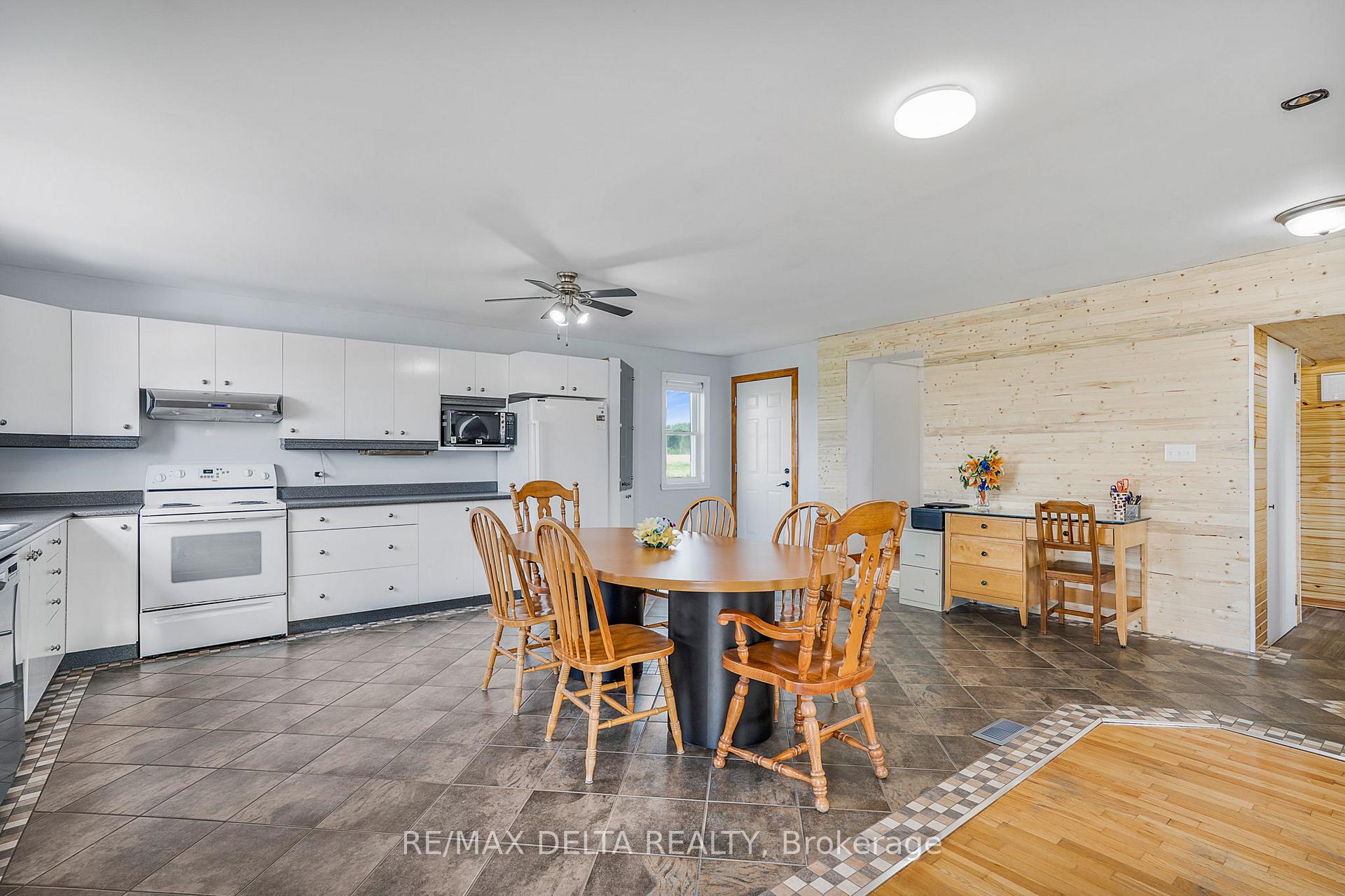 Photo 12 of 1554 Nixon Road, Champlain, Champlain Twp — HOMEH
