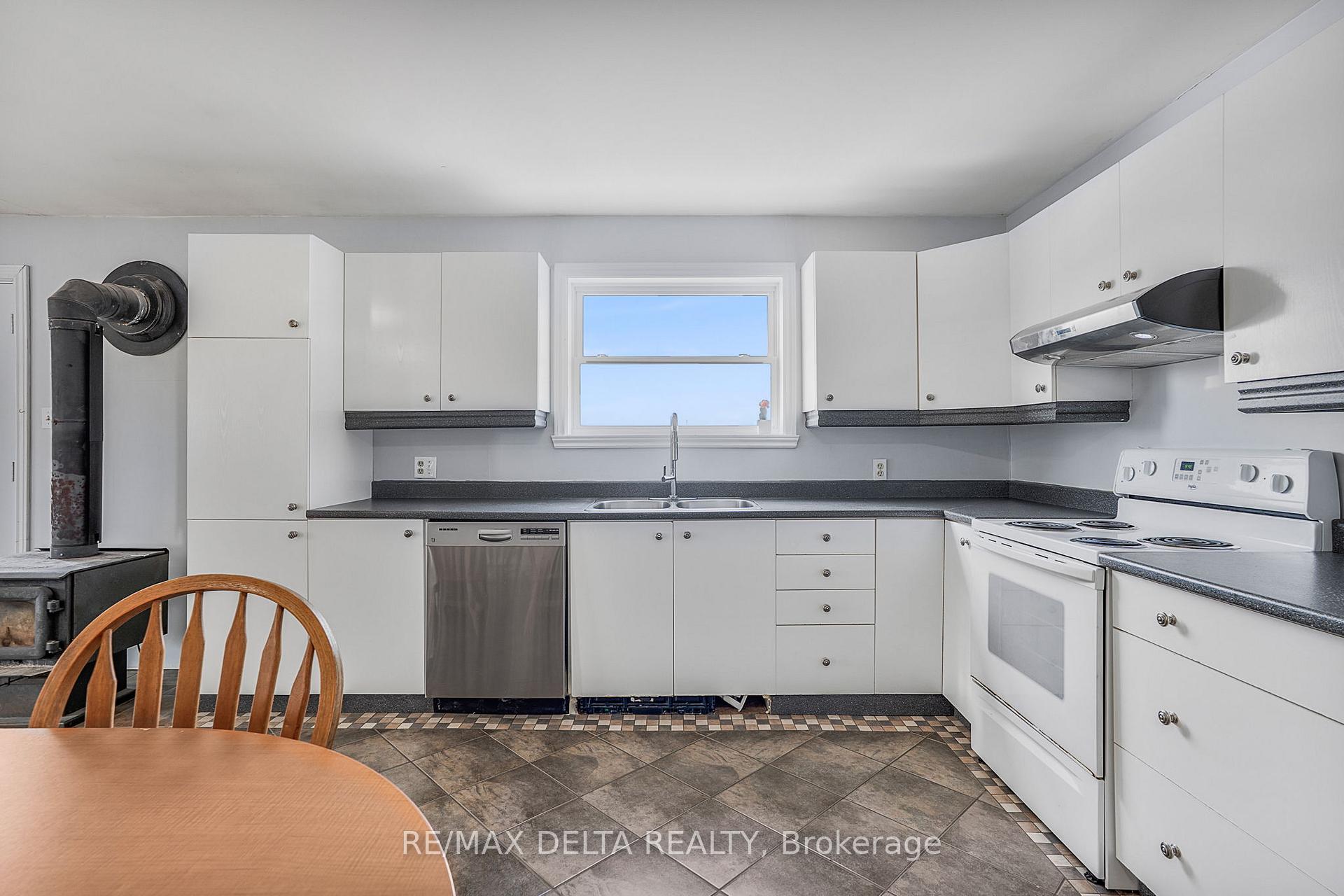 Photo 13 of 1554 Nixon Road, Champlain, Champlain Twp — HOMEH