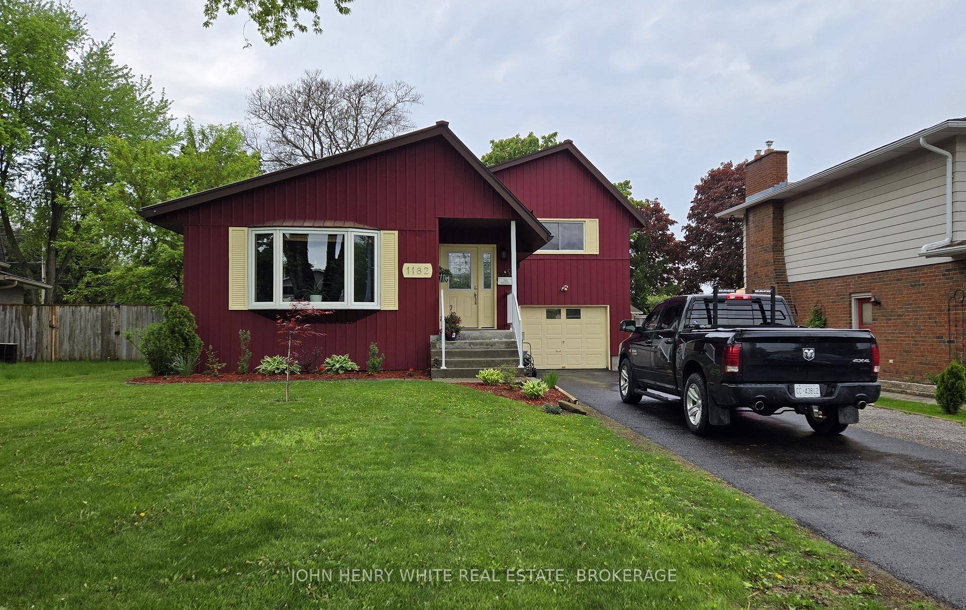 Front of 1182 Queensland Place