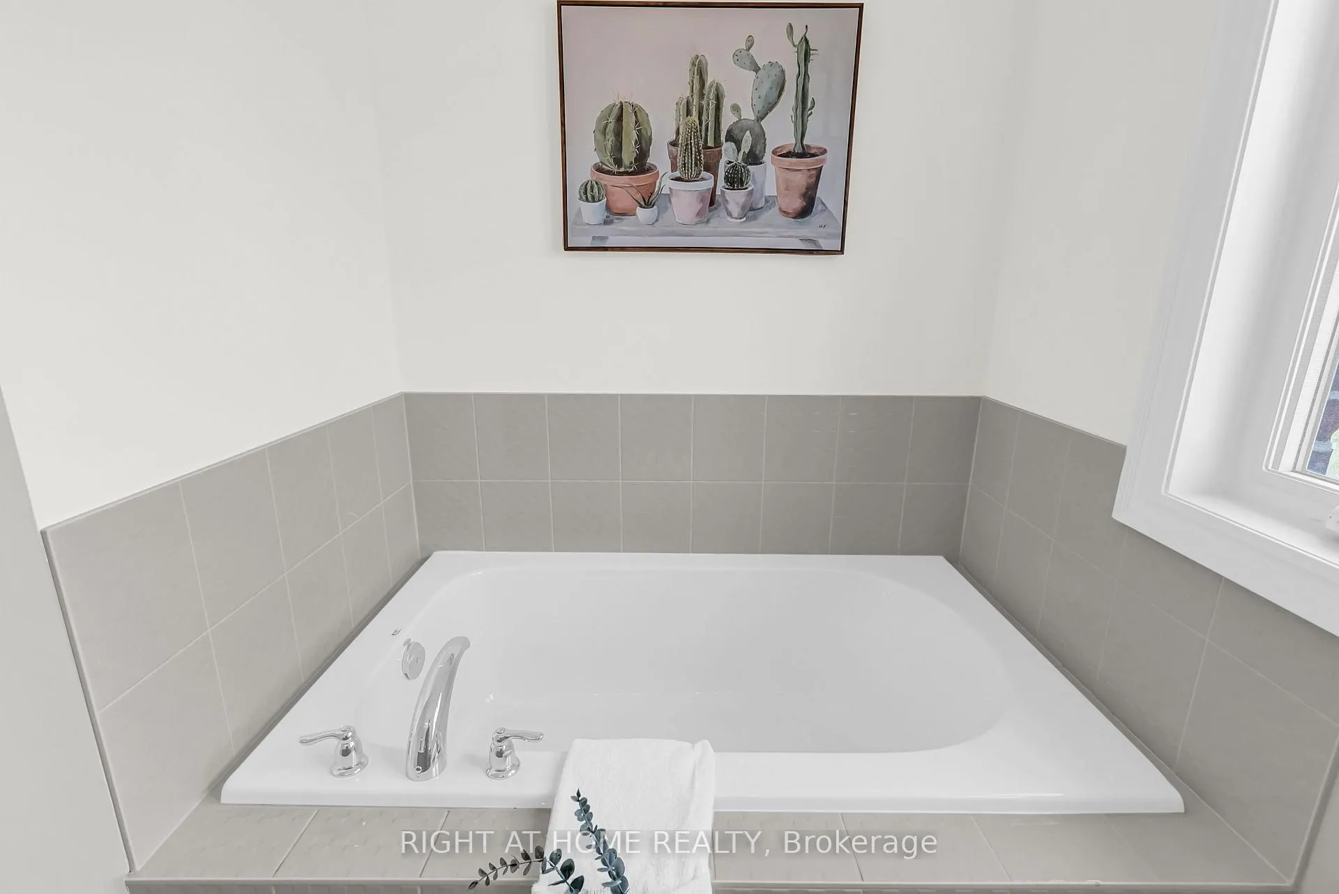 Photo 25 of 62 Dotchson Avenue, Caledon, Rural Caledon — HOMEH