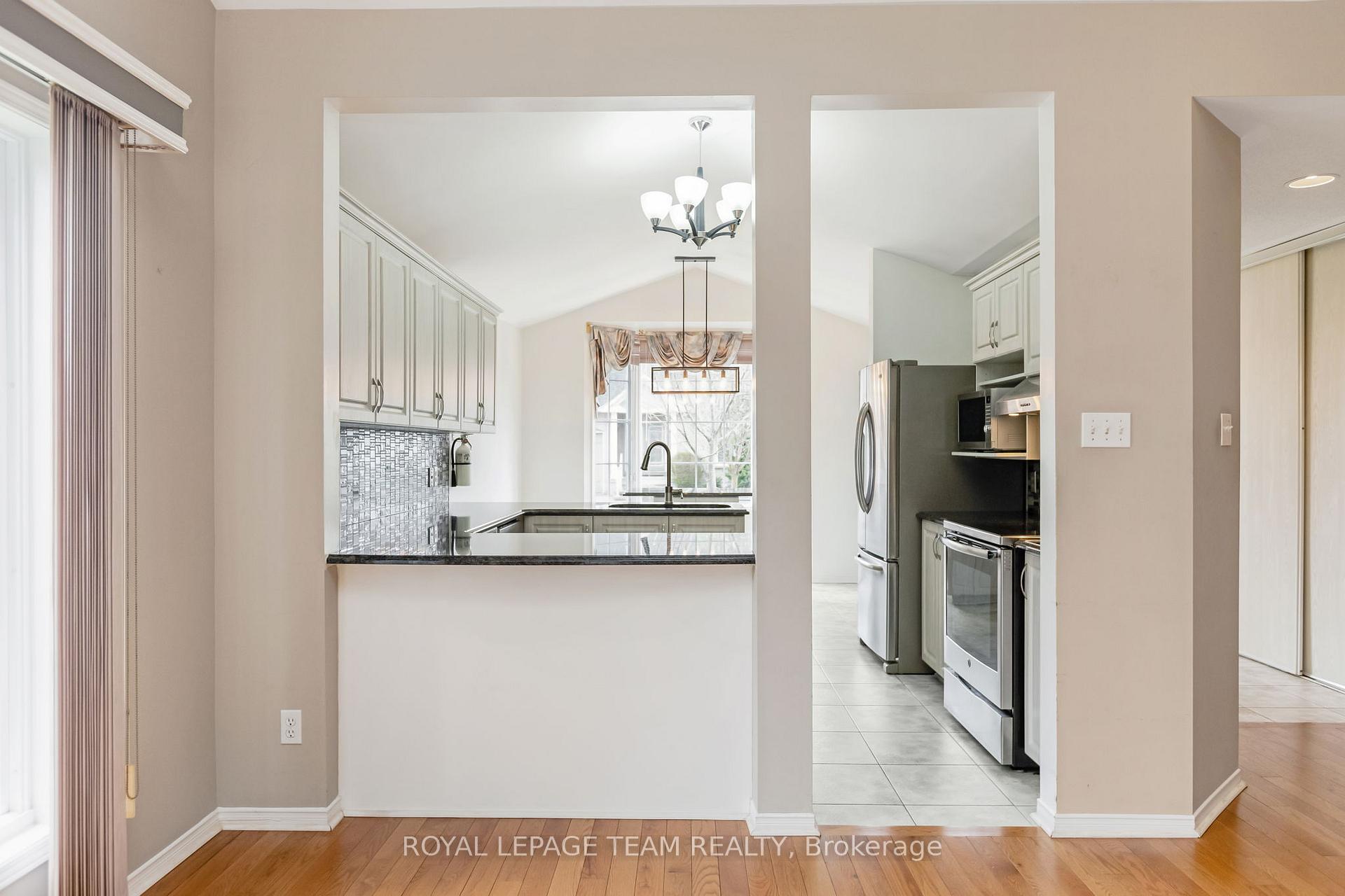 Photo 11 of 8 Windchime Crescent, Ottawa, Barrhaven East — HOMEH