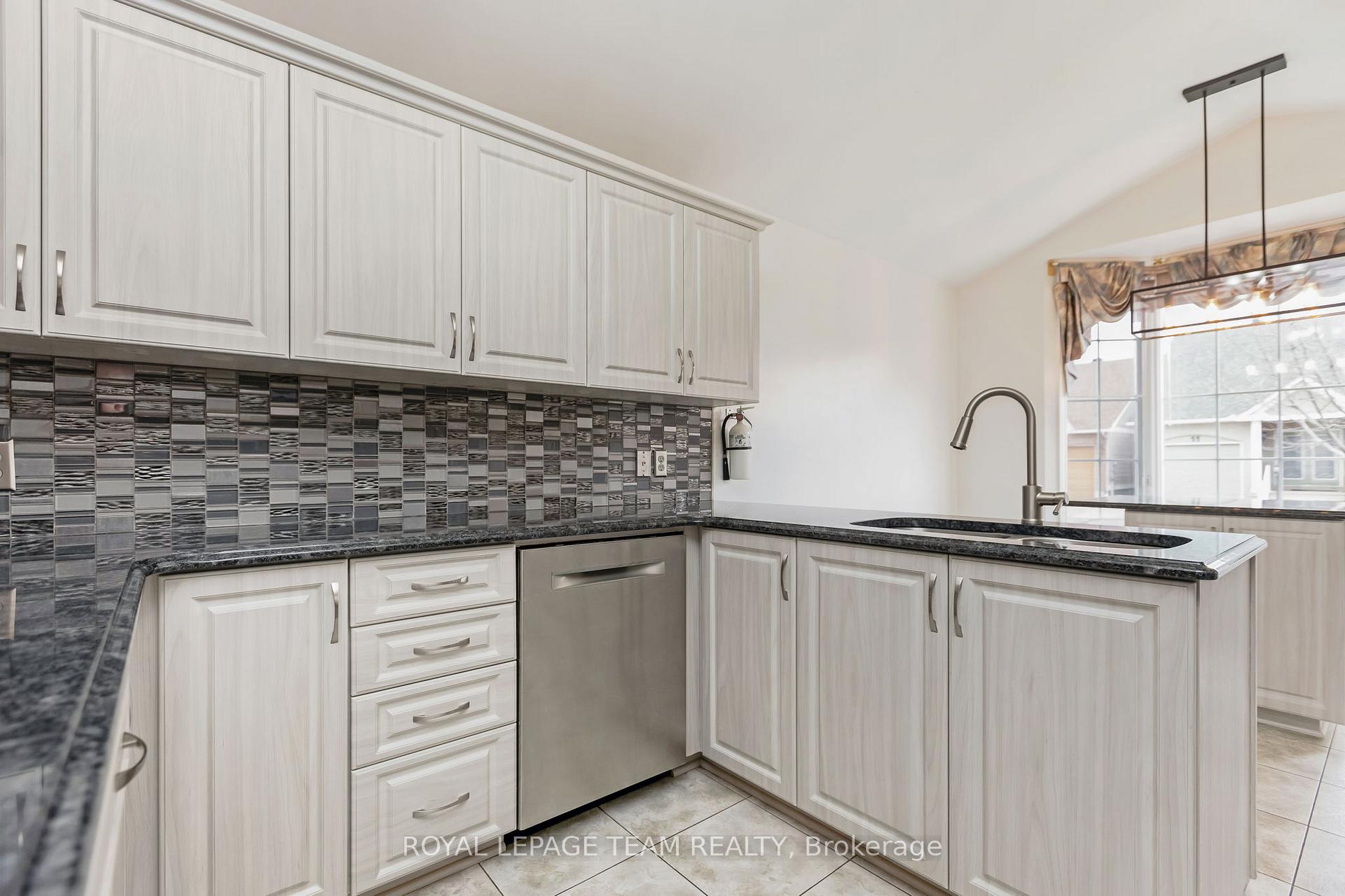 Photo 7 of 8 Windchime Crescent, Ottawa, Barrhaven East — HOMEH