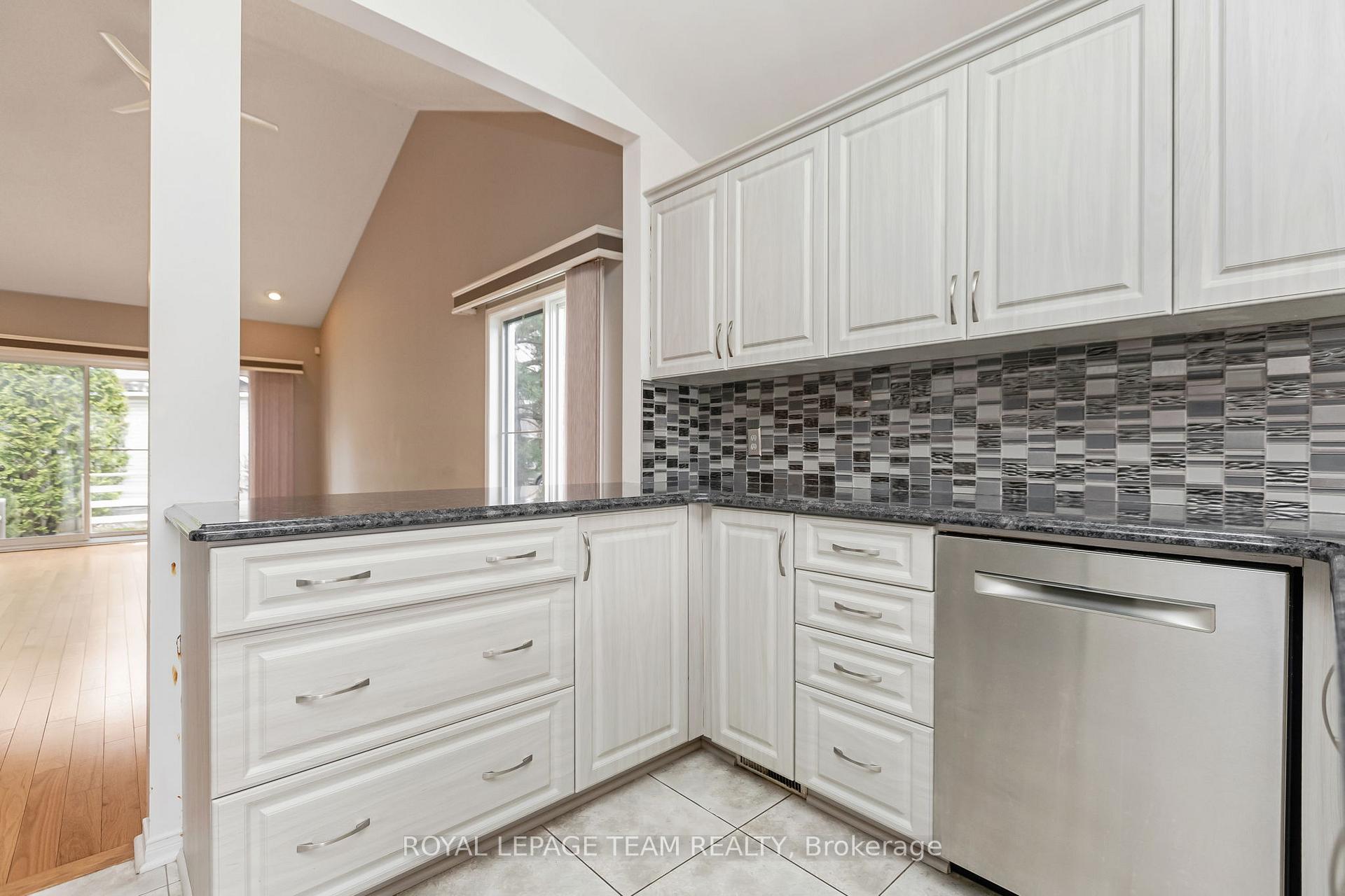 Photo 12 of 8 Windchime Crescent, Ottawa, Barrhaven East — HOMEH