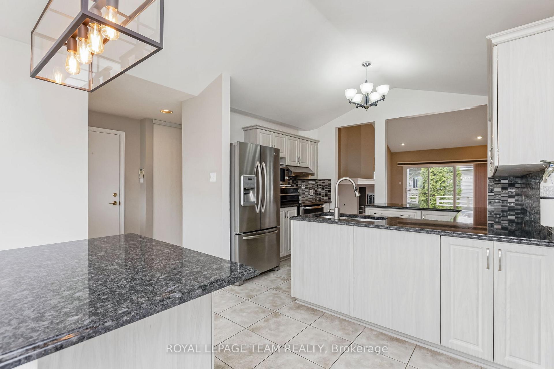 Photo 15 of 8 Windchime Crescent, Ottawa, Barrhaven East — HOMEH