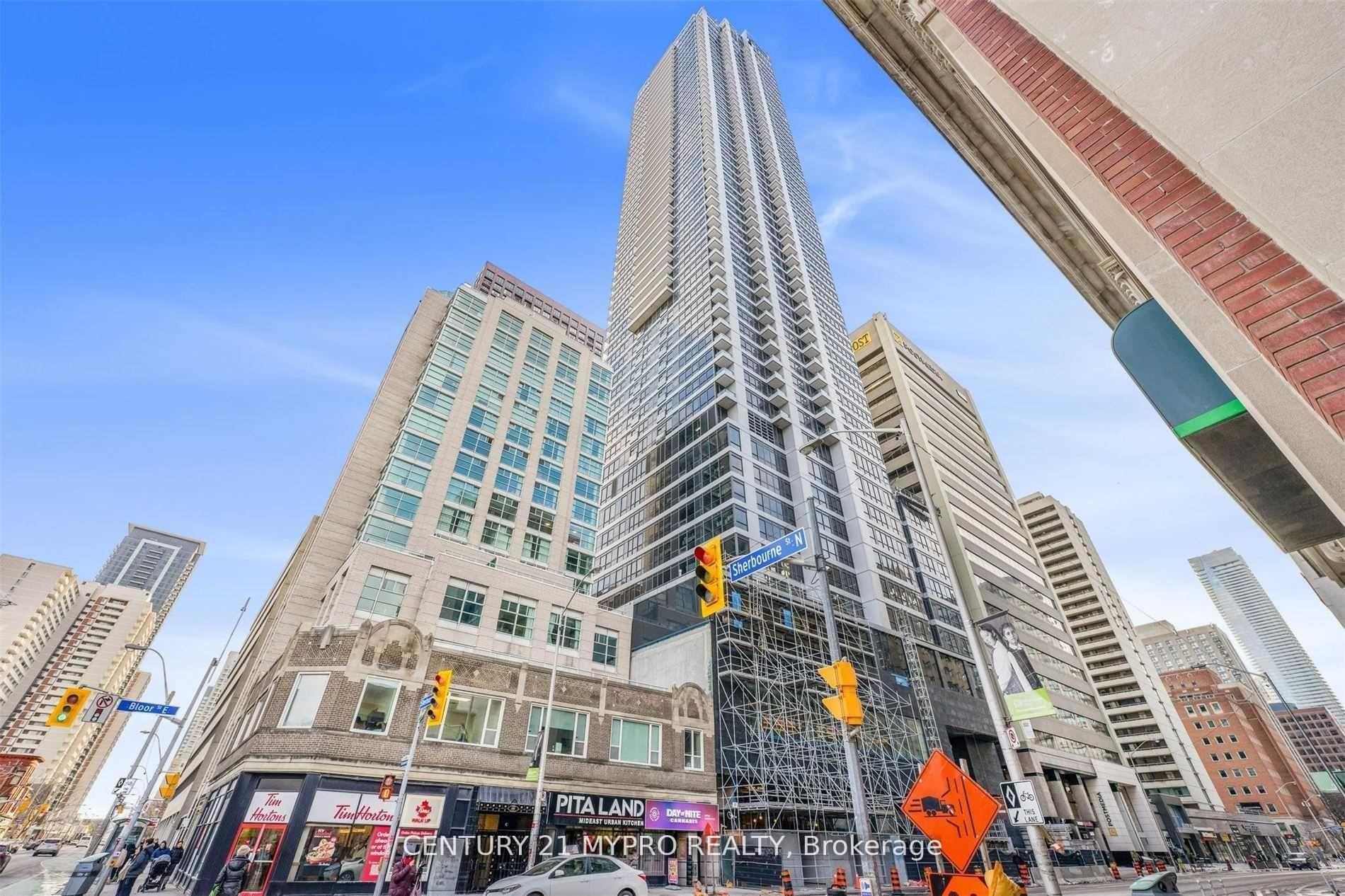 Front of Unit 3803, 395 Bloor Street E